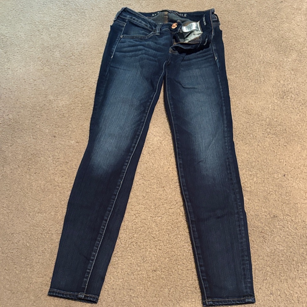 AE size 2 EUC Women's Dark Blue Super stretch skinny Jeans